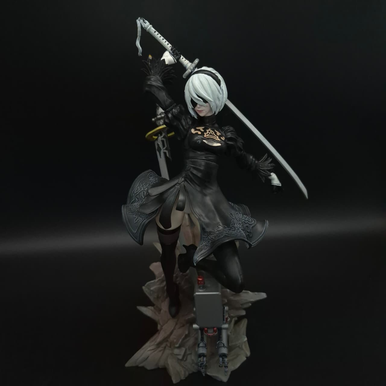 2B- 2 Cabezas/2 Torsos Inferiores- Nier: Automata - Figura de Acción 30 cm - En Caja - Resina