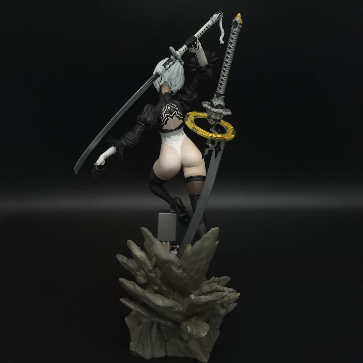 2B- 2 Cabezas/2 Torsos Inferiores- Nier: Automata - Figura de Acción 30 cm - En Caja - Resina