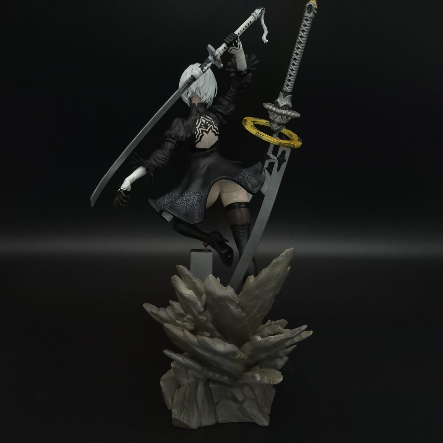 2B- 2 Cabezas/2 Torsos Inferiores- Nier: Automata - Figura de Acción 30 cm - En Caja - Resina
