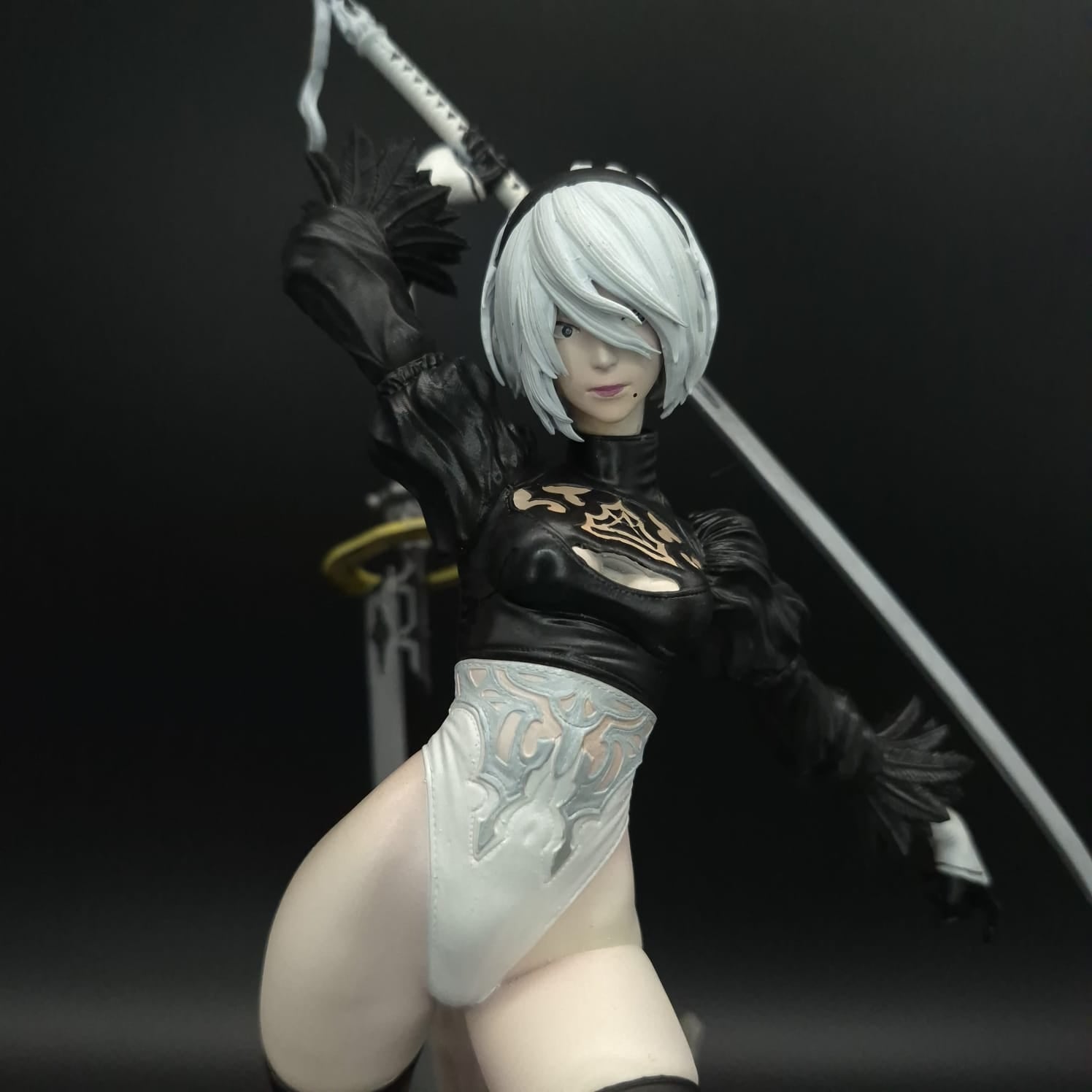 2B- 2 Cabezas/2 Torsos Inferiores- Nier: Automata - Figura de Acción 30 cm - En Caja - Resina