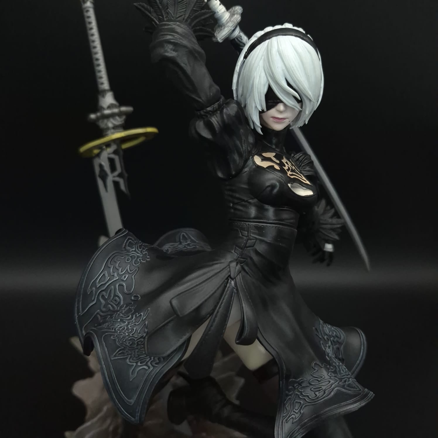 2B- 2 Cabezas/2 Torsos Inferiores- Nier: Automata - Figura de Acción 30 cm - En Caja - Resina