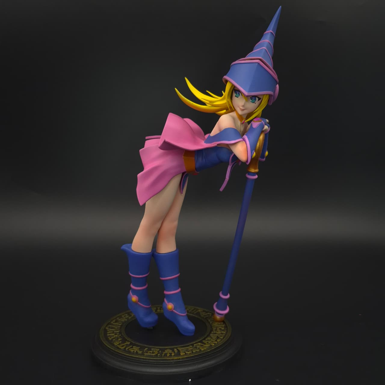 Maga Oscura - Yu-Gi-Oh - Figura de Acción 20 cm - En Caja- Resina