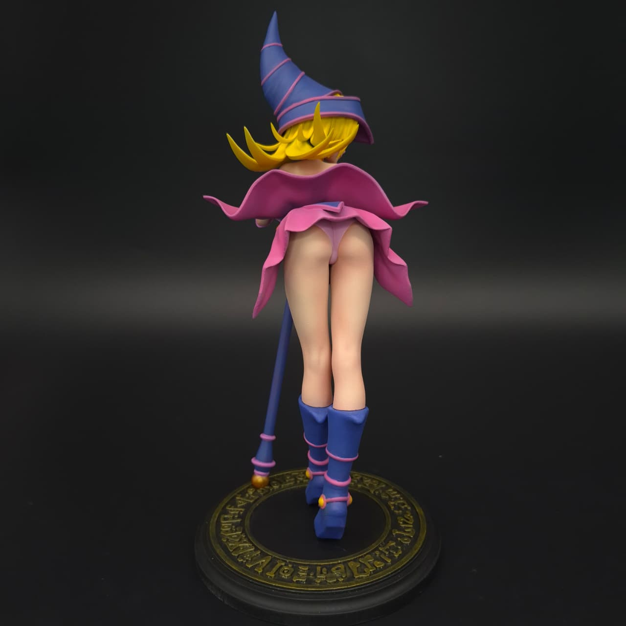 Maga Oscura - Yu-Gi-Oh - Figura de Acción 20 cm - En Caja- Resina