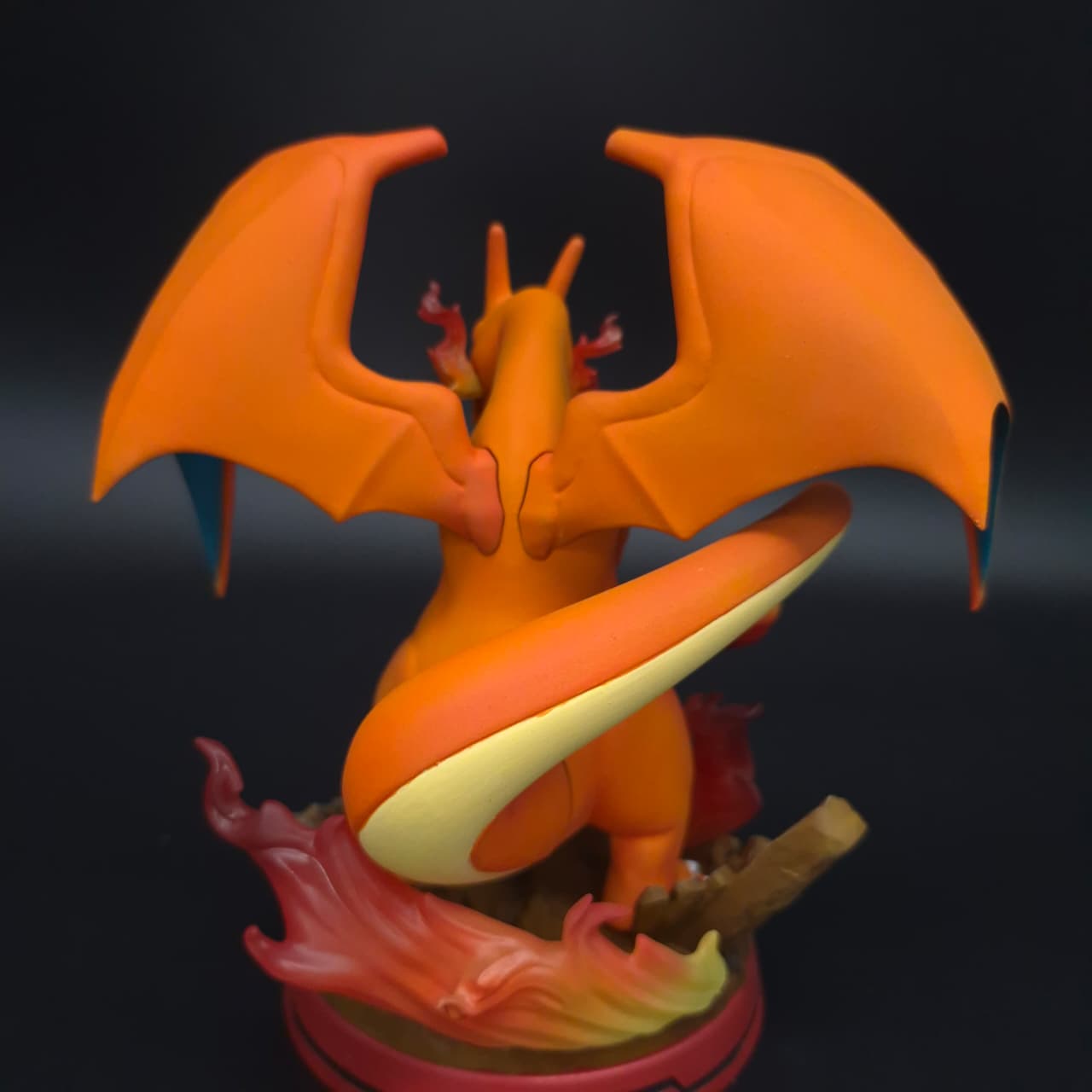 Charizard Diorama- Pokemon - Figura de Acción 19 cm-En Caja - Resina