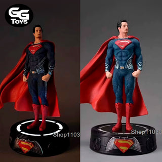PRÓXIMAMENTE Superman Base Iluminada - DC Comic - Figura de Acción 20 cm - En Caja - PVC / Plástico