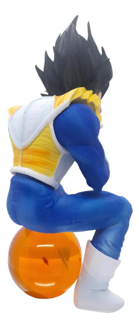 Vegeta Sentado En Esfera- Dragon Ball - Figura de Acción 24 cm - PVC / Plástico