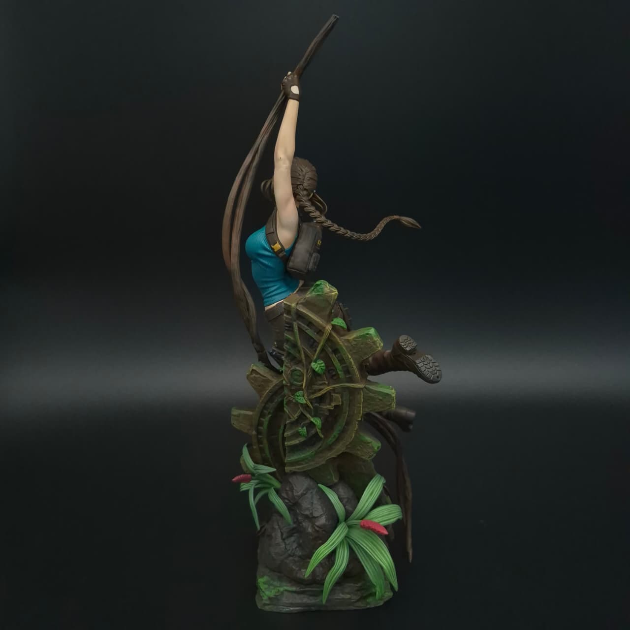 Lara Croft - Tomb Raider- Figura de Acción 34 cm - En Caja - Resina