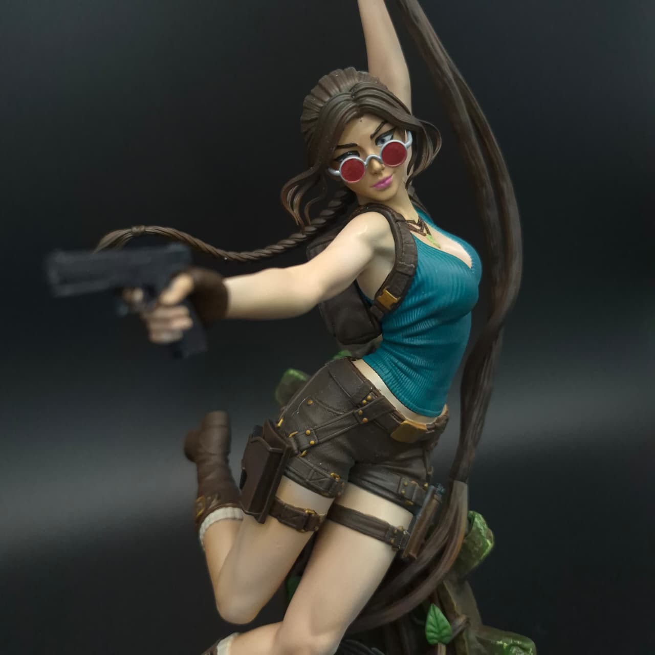 Lara Croft - Tomb Raider- Figura de Acción 34 cm - En Caja - Resina