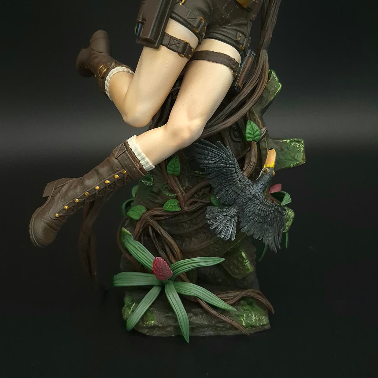 Lara Croft - Tomb Raider- Figura de Acción 34 cm - En Caja - Resina