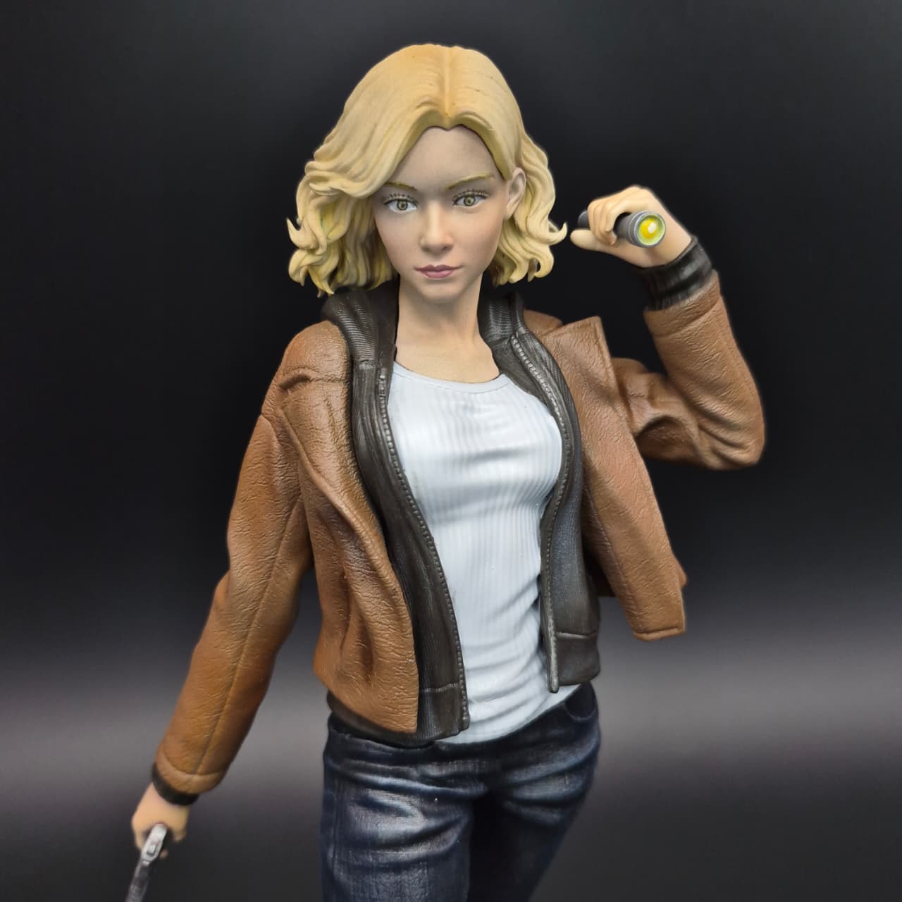 Grace Ashcroft - Resident Evil - Figura de Acción 31 cm - En Caja - Resina