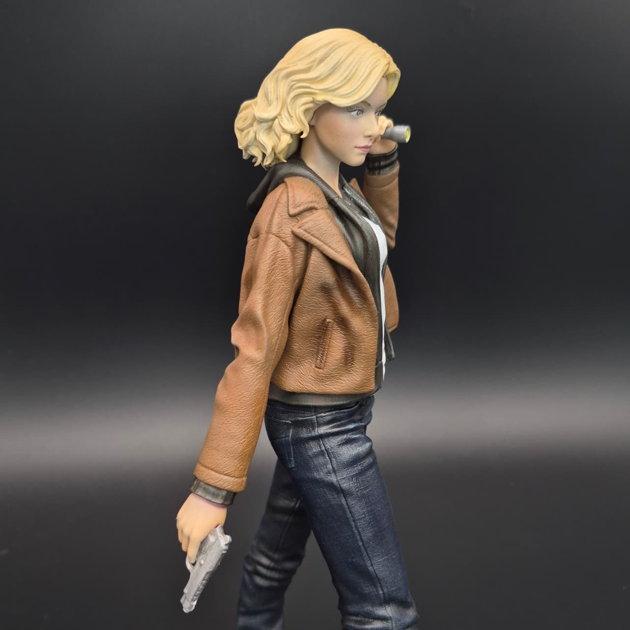 Grace Ashcroft - Resident Evil - Figura de Acción 31 cm - En Caja - Resina