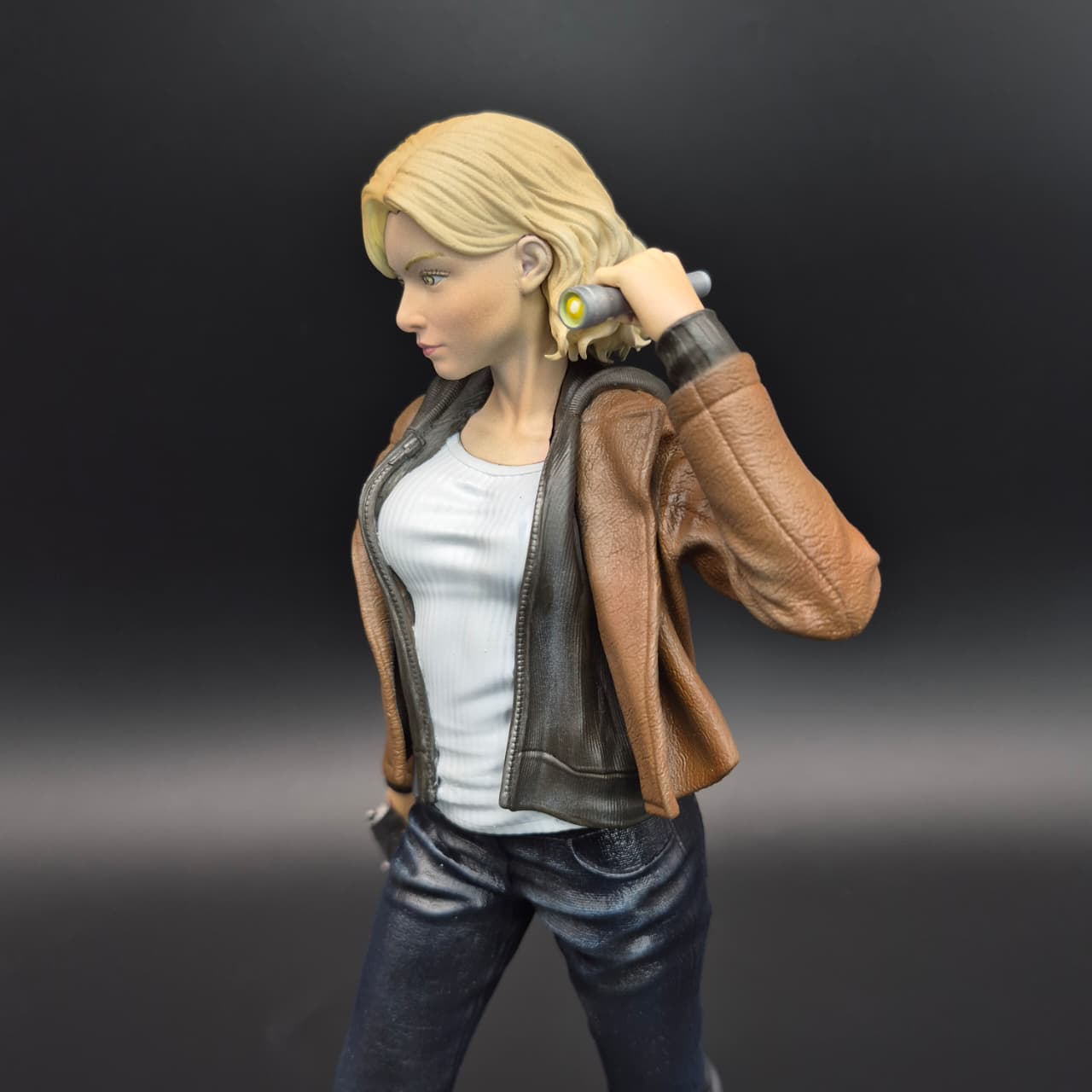 Grace Ashcroft - Resident Evil - Figura de Acción 31 cm - En Caja - Resina