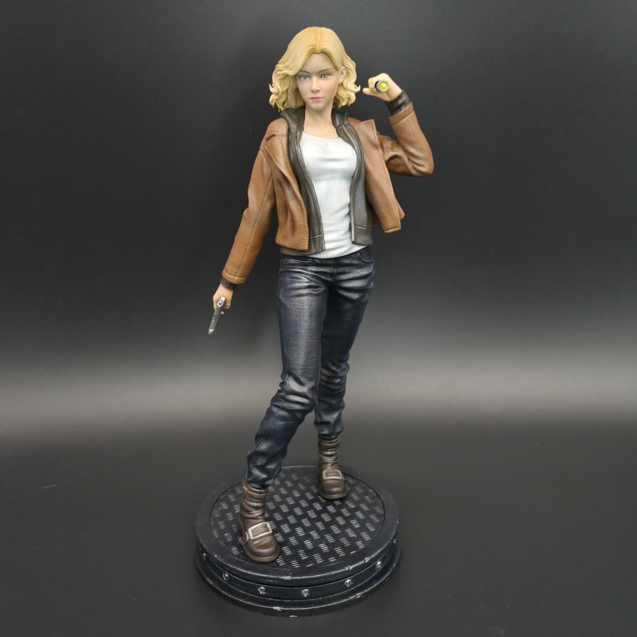 Grace Ashcroft - Resident Evil - Figura de Acción 31 cm - En Caja - Resina