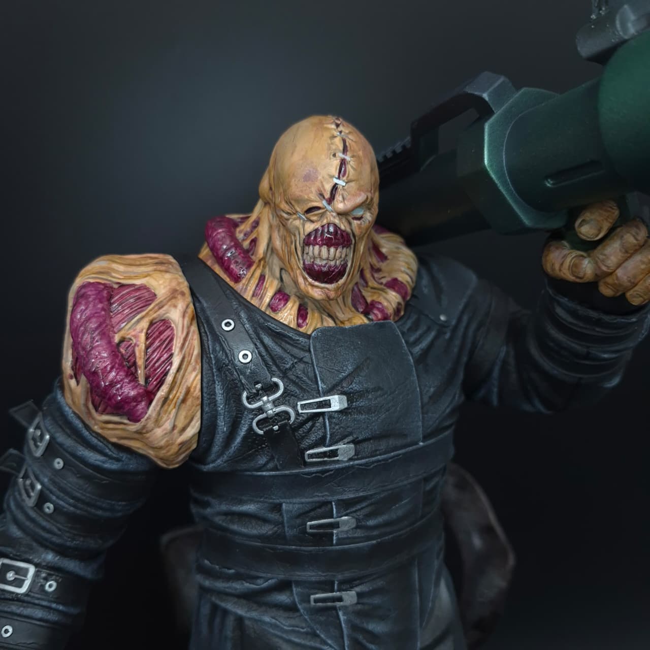 Nemesis- Resident Evil- Figura de Acción 42 cm - En Caja - Resina