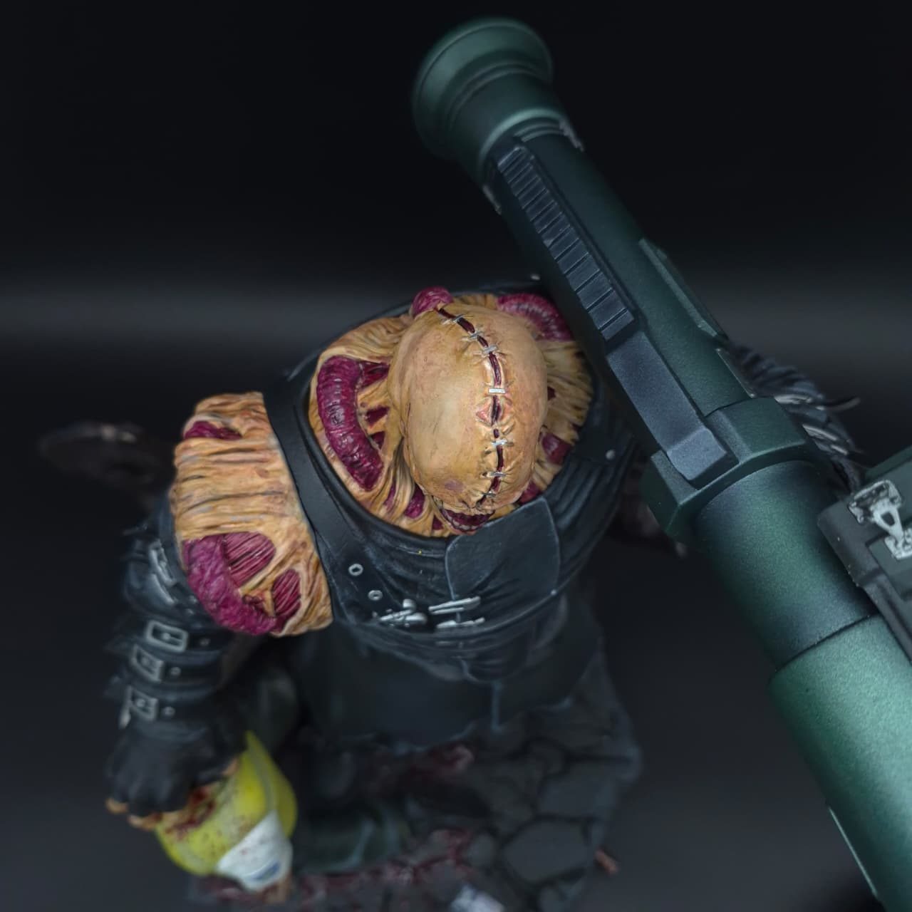 Nemesis- Resident Evil- Figura de Acción 42 cm - En Caja - Resina