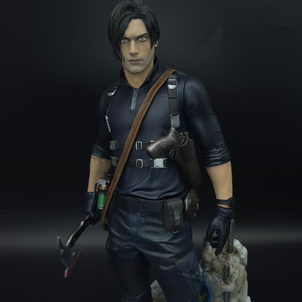 Leon Kennedy 2 Torsos - Resident Evil- Figura de Acción 33 cm - En Caja - Resina
