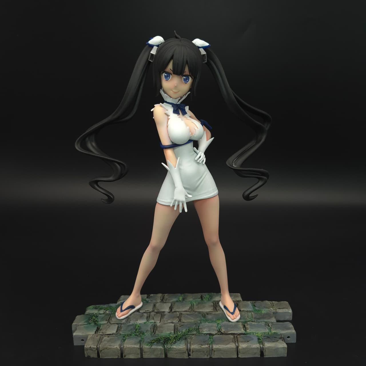 Hestia - DanMachi- Figura de Acción 26 cm - En Caja - Resina