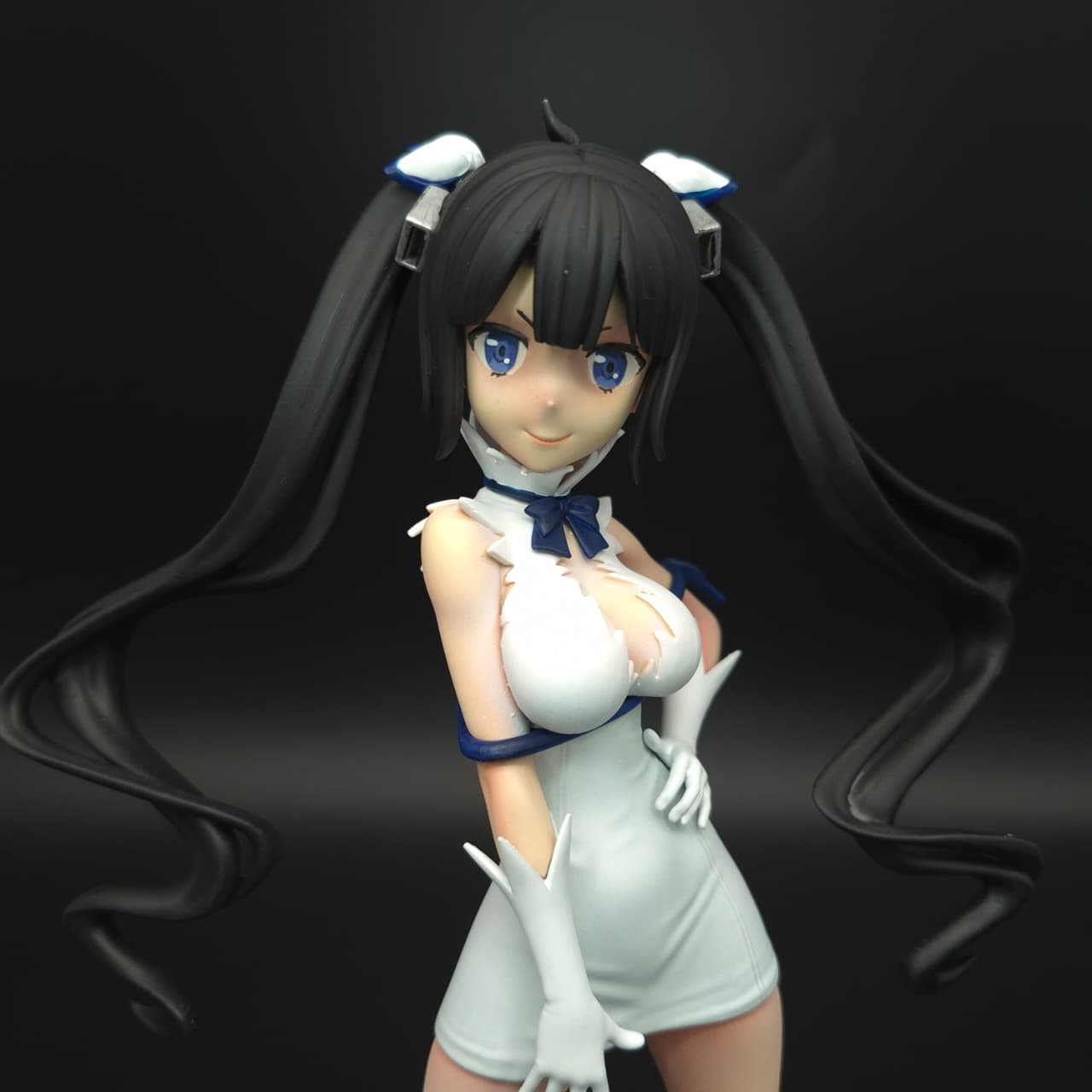 Hestia - DanMachi- Figura de Acción 26 cm - En Caja - Resina
