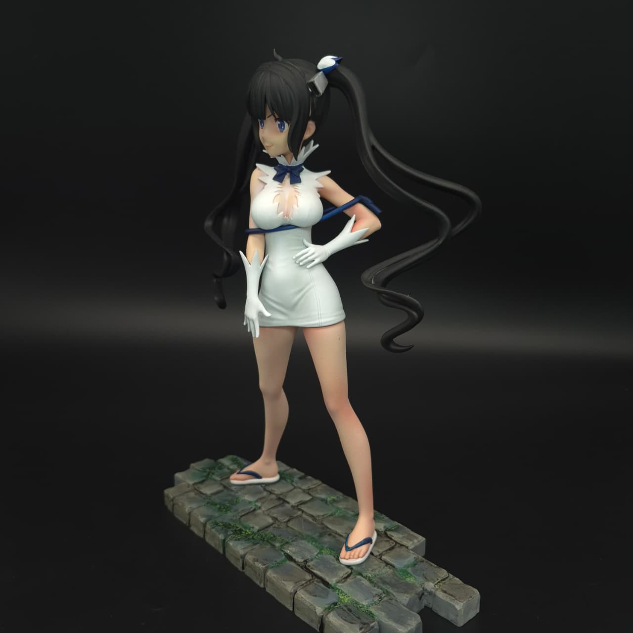 Hestia - DanMachi- Figura de Acción 26 cm - En Caja - Resina
