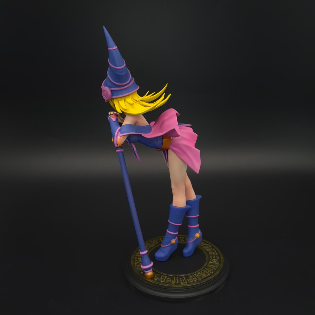 Maga Oscura - Yu-Gi-Oh - Figura de Acción 20 cm - En Caja- Resina