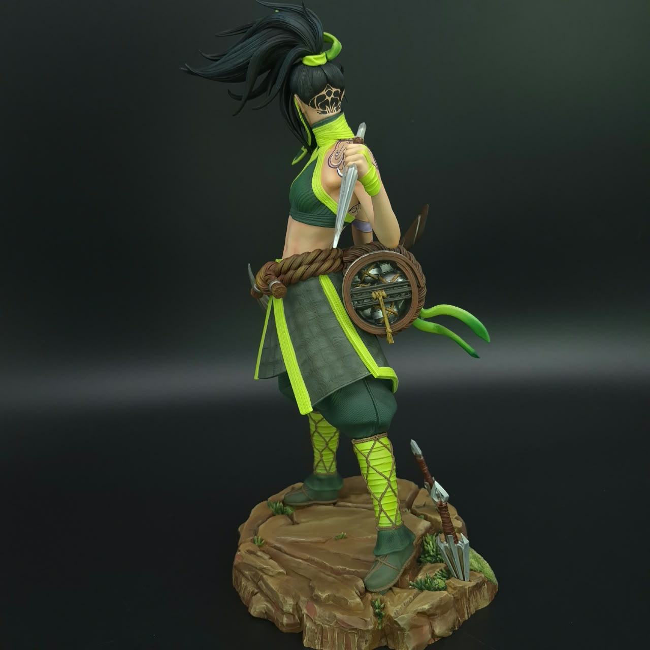 Akali- League of Legends- Figura de accion 32.5 cm- En caja