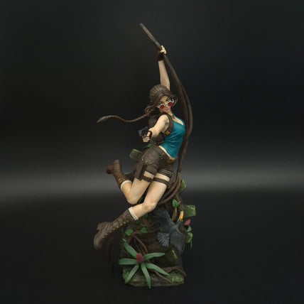 Lara Croft - Tomb Raider- Figura de Acción 34 cm - En Caja - Resina